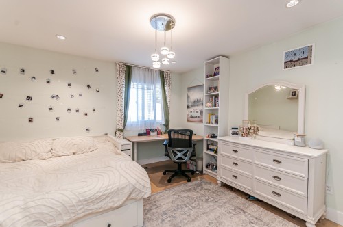 10280 Hollywell Drive, Richmond, BC - Indoor Photo Showing Bedroom