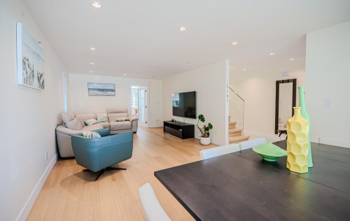 10280 Hollywell Drive, Richmond, BC - Indoor Photo Showing Living Room
