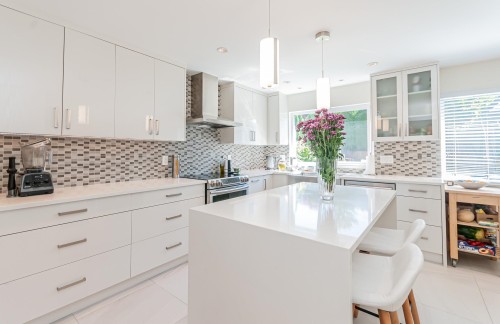 10280 Hollywell Drive, Richmond, BC - Indoor Photo Showing Kitchen With Upgraded Kitchen