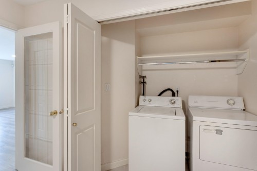8468 Osler Street, Vancouver, BC - Indoor Photo Showing Laundry Room