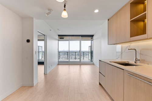 4108-4890 Lougheed Highway, Burnaby, BC - Indoor Photo Showing Kitchen