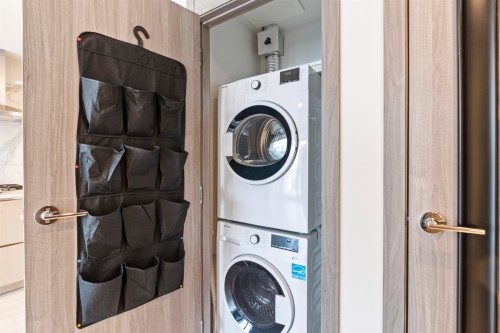 4108-4890 Lougheed Highway, Burnaby, BC - Indoor Photo Showing Laundry Room