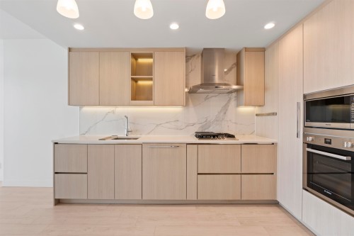 4108-4890 Lougheed Highway, Burnaby, BC - Indoor Photo Showing Kitchen