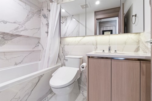 4108-4890 Lougheed Highway, Burnaby, BC - Indoor Photo Showing Bathroom