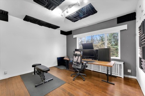 360 Keith Road, West Vancouver, BC - Indoor Photo Showing Office