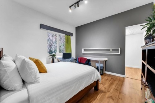 360 Keith Road, West Vancouver, BC - Indoor Photo Showing Bedroom