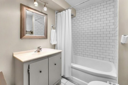 360 Keith Road, West Vancouver, BC - Indoor Photo Showing Bathroom