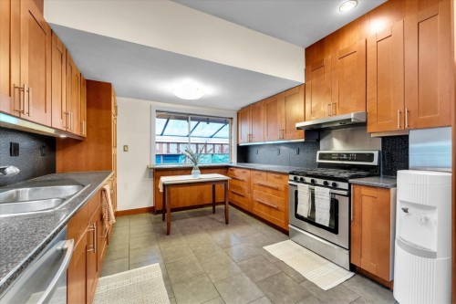 360 Keith Road, West Vancouver, BC - Indoor Photo Showing Kitchen With Double Sink