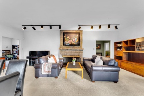 360 Keith Road, West Vancouver, BC - Indoor Photo Showing Living Room With Fireplace