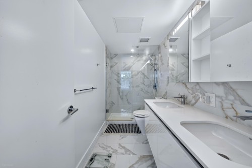 609-5788 Gilbert Road, Richmond, BC - Indoor Photo Showing Bathroom
