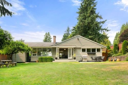 3046 Princess Avenue  North Vancouver, BC V7N 2C8