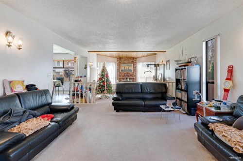 10613 Yarmish Drive, Richmond, BC - Indoor Photo Showing Living Room