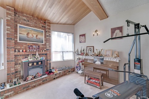 10613 Yarmish Drive, Richmond, BC - Indoor With Fireplace