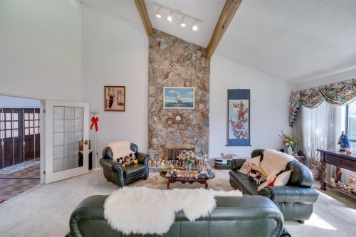 10613 Yarmish Drive, Richmond, BC - Indoor Photo Showing Living Room