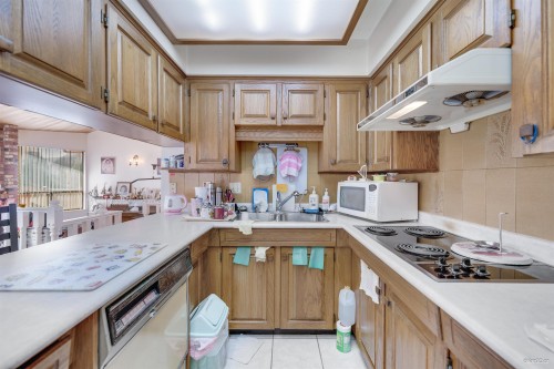 10613 Yarmish Drive, Richmond, BC - Indoor Photo Showing Kitchen With Double Sink
