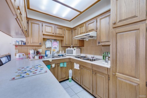 10613 Yarmish Drive, Richmond, BC - Indoor Photo Showing Kitchen