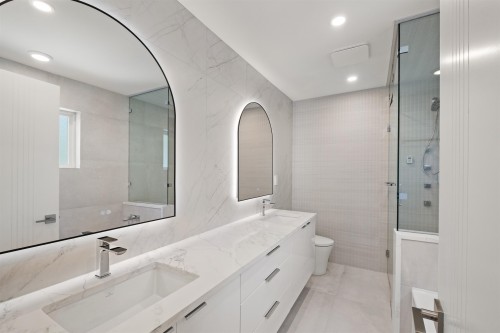 812 Montroyal Boulevard, North Vancouver, BC - Indoor Photo Showing Bathroom