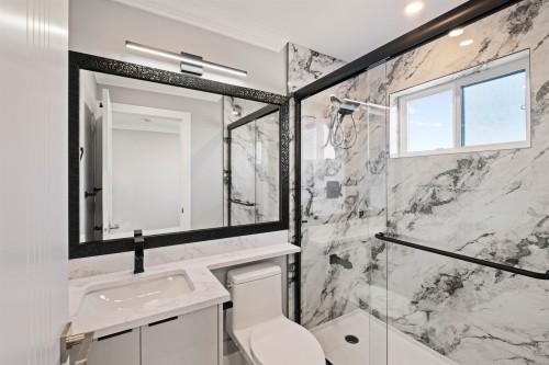 812 Montroyal Boulevard, North Vancouver, BC - Indoor Photo Showing Bathroom