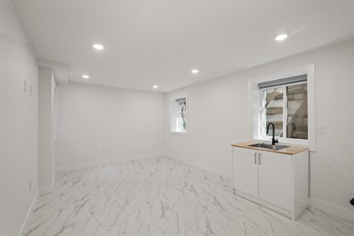 812 Montroyal Boulevard, North Vancouver, BC - Indoor