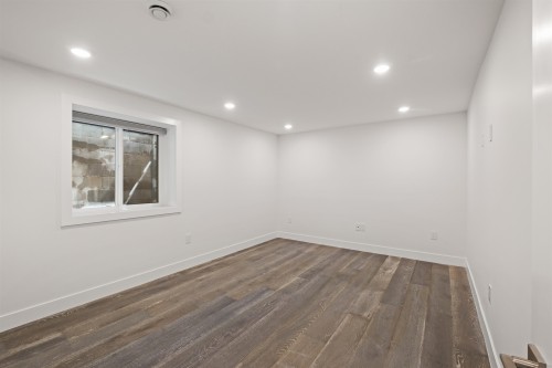 812 Montroyal Boulevard, North Vancouver, BC - Indoor Photo Showing Other Room
