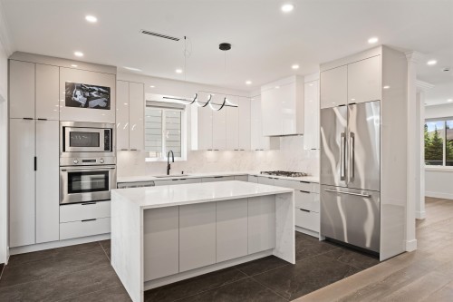 812 Montroyal Boulevard, North Vancouver, BC - Indoor Photo Showing Kitchen With Stainless Steel Kitchen With Upgraded Kitchen
