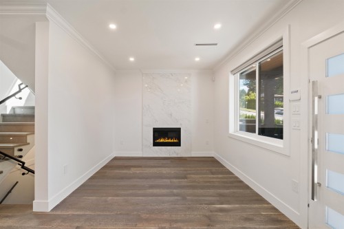 812 Montroyal Boulevard, North Vancouver, BC - Indoor With Fireplace