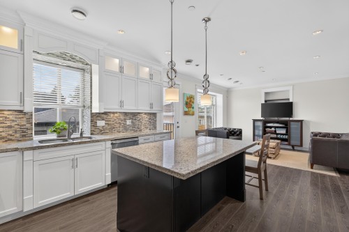 1010 55Th Avenue E, Vancouver, BC - Indoor Photo Showing Kitchen With Upgraded Kitchen