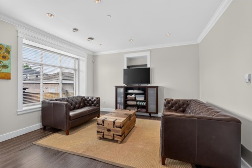 1010 55Th Avenue E, Vancouver, BC - Indoor Photo Showing Living Room