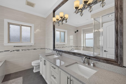 1010 55Th Avenue E, Vancouver, BC - Indoor Photo Showing Bathroom