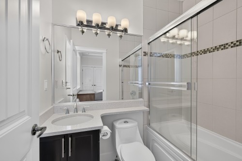 1010 55Th Avenue E, Vancouver, BC - Indoor Photo Showing Bathroom