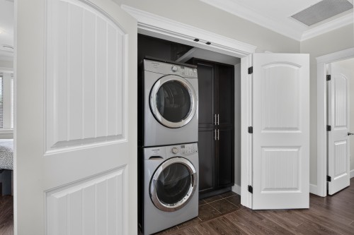 1010 55Th Avenue E, Vancouver, BC - Indoor Photo Showing Laundry Room