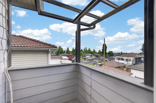 1010 55Th Avenue E, Vancouver, BC - Outdoor With Exterior