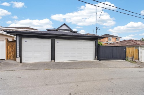 1010 55Th Avenue E, Vancouver, BC - Outdoor With Exterior