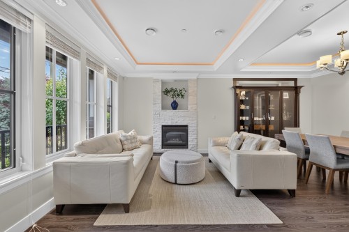 1010 55Th Avenue E, Vancouver, BC - Indoor Photo Showing Living Room With Fireplace