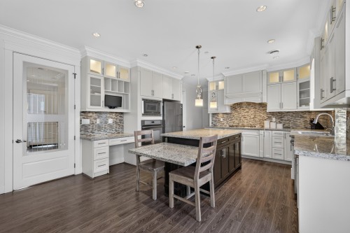 1010 55Th Avenue E, Vancouver, BC - Indoor Photo Showing Kitchen With Upgraded Kitchen