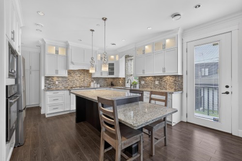 1010 55Th Avenue E, Vancouver, BC - Indoor Photo Showing Kitchen With Upgraded Kitchen