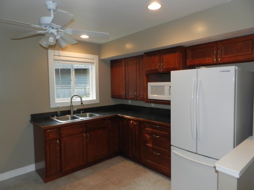 4995 Bay Road, Sechelt, BC - Indoor Photo Showing Kitchen With Double Sink