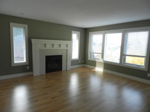 4995 Bay Road, Sechelt, BC - Indoor Photo Showing Living Room With Fireplace