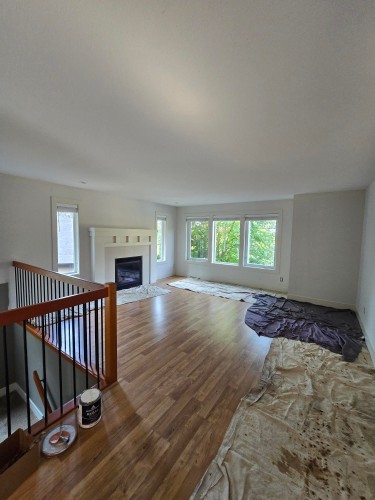 4995 Bay Road, Sechelt, BC - Indoor With Fireplace