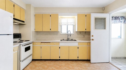 2748 6Th Avenue E, Vancouver, BC - Indoor Photo Showing Kitchen