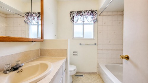 2748 6Th Avenue E, Vancouver, BC - Indoor Photo Showing Bathroom