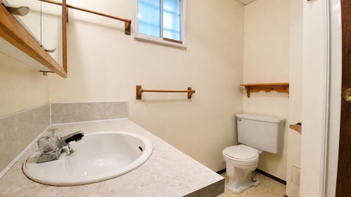 2748 6Th Avenue E, Vancouver, BC - Indoor Photo Showing Bathroom