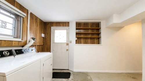 2748 6Th Avenue E, Vancouver, BC - Indoor Photo Showing Laundry Room