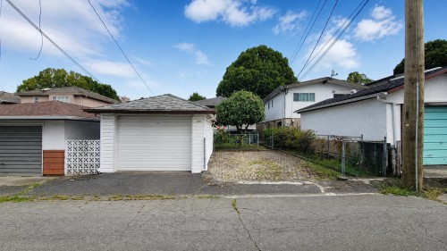 2748 6Th Avenue E, Vancouver, BC - Outdoor With Exterior
