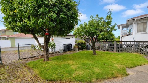 2748 6Th Avenue E, Vancouver, BC - Outdoor