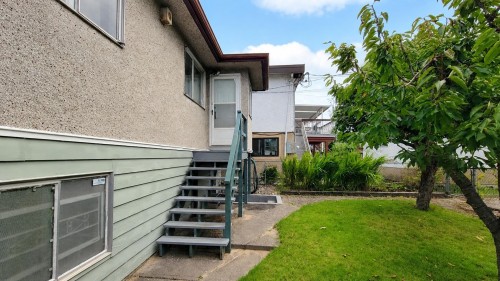 2748 6Th Avenue E, Vancouver, BC - Outdoor