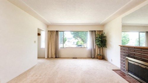 2748 6Th Avenue E, Vancouver, BC - Indoor Photo Showing Other Room