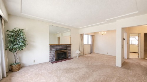 2748 6Th Avenue E, Vancouver, BC - Indoor Photo Showing Living Room With Fireplace