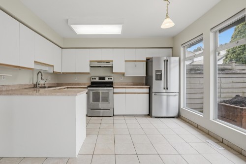 45-4756 62 Street, Delta, BC - Indoor Photo Showing Kitchen
