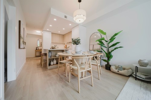 106-595 Kemsley Avenue  Coquitlam, BC V3J 0T4